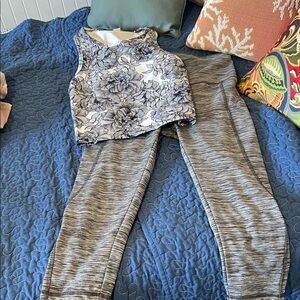 EUC WORKOUT knee length legging and racerback crop top Sz S